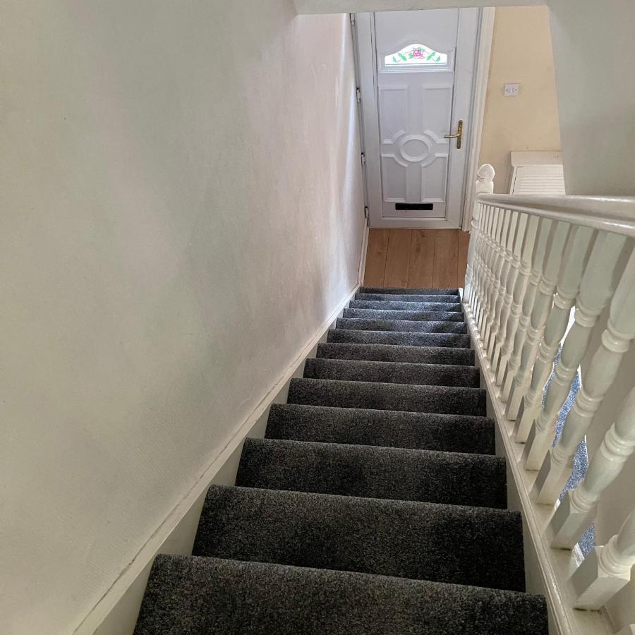 Pc Lodge Kingswood St Preston R1 ภายนอก รูปภาพ